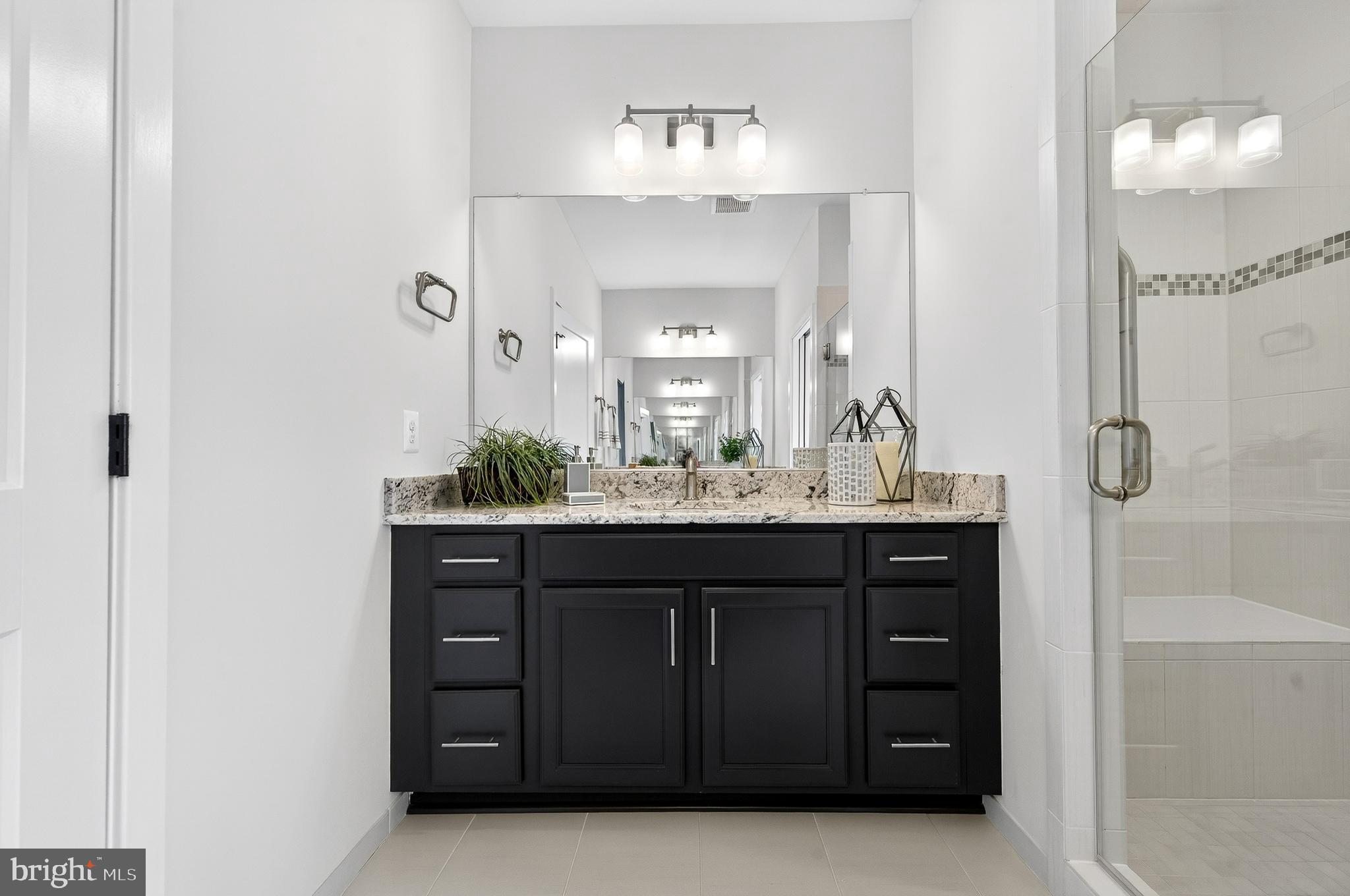 CADENCE ON CENTER - Residential