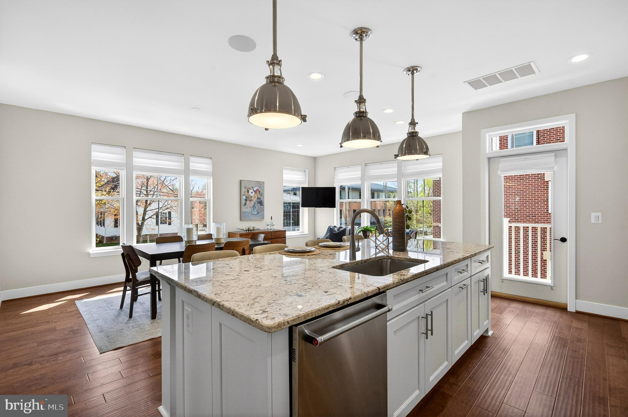 CADENCE ON CENTER - Residential