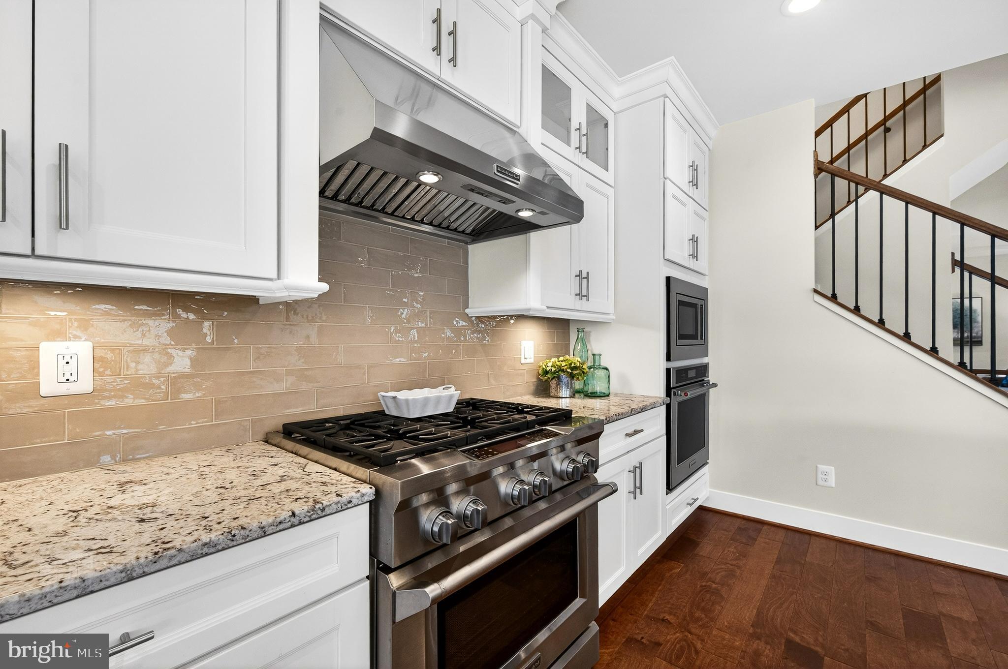 CADENCE ON CENTER - Residential