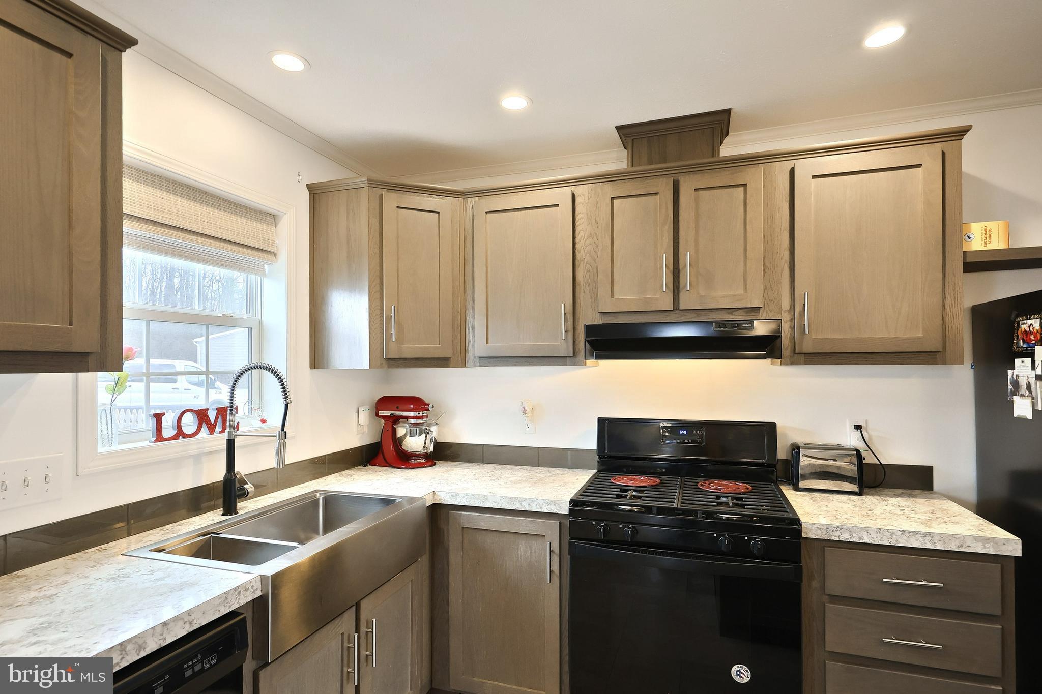 EAGLE VIEW MOBILE HOME PK - Residential