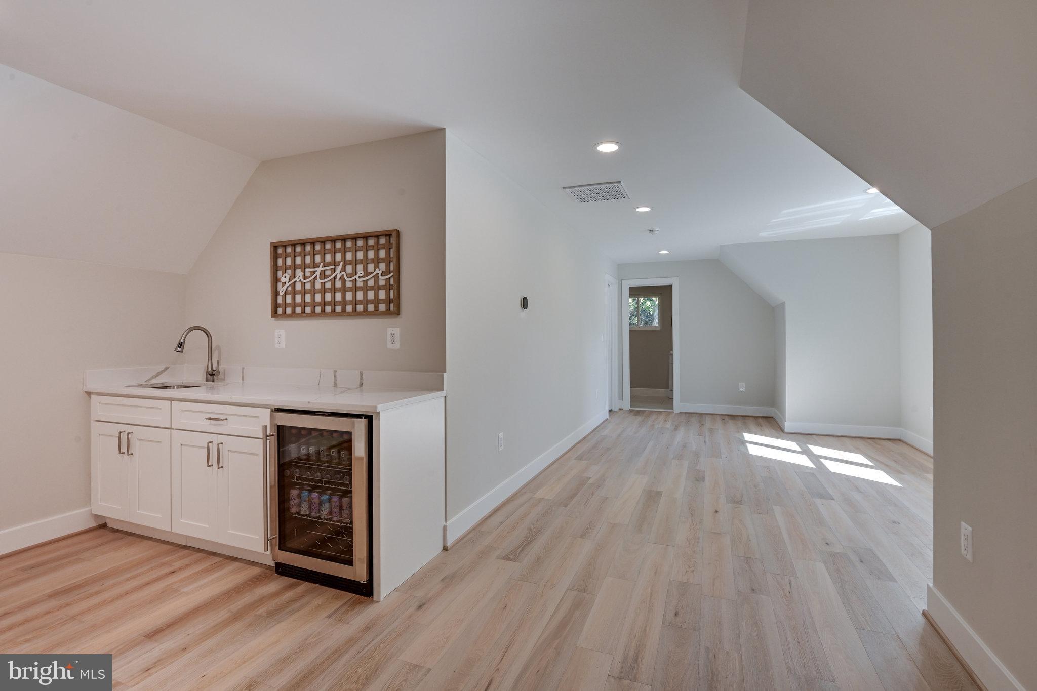 HOLLY GLEN - Residential