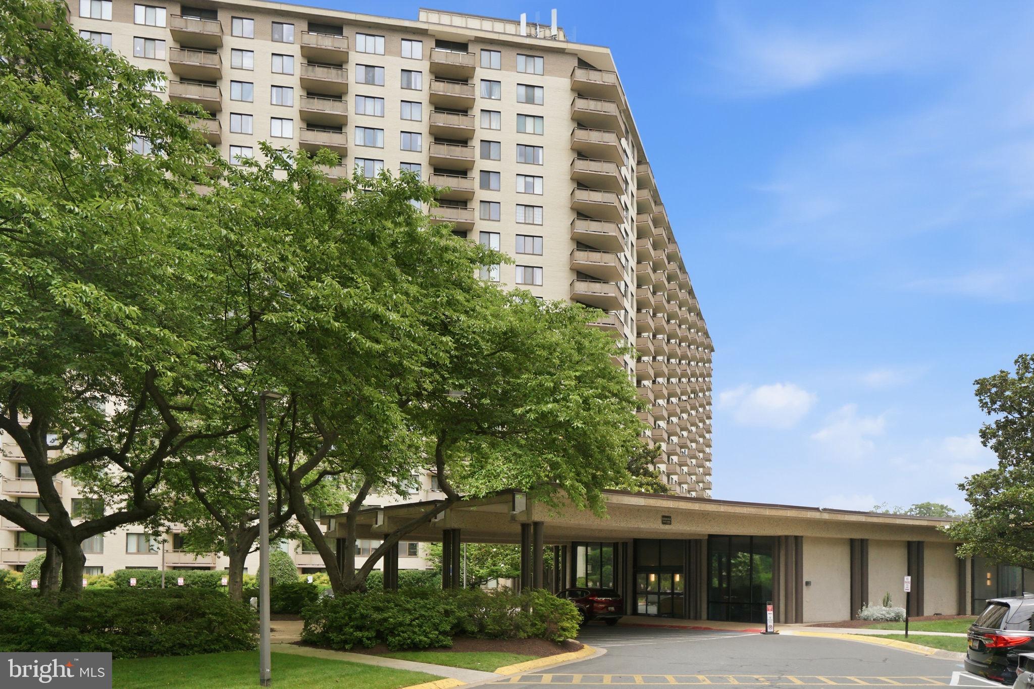 PROMENADE TOWERS - Residential