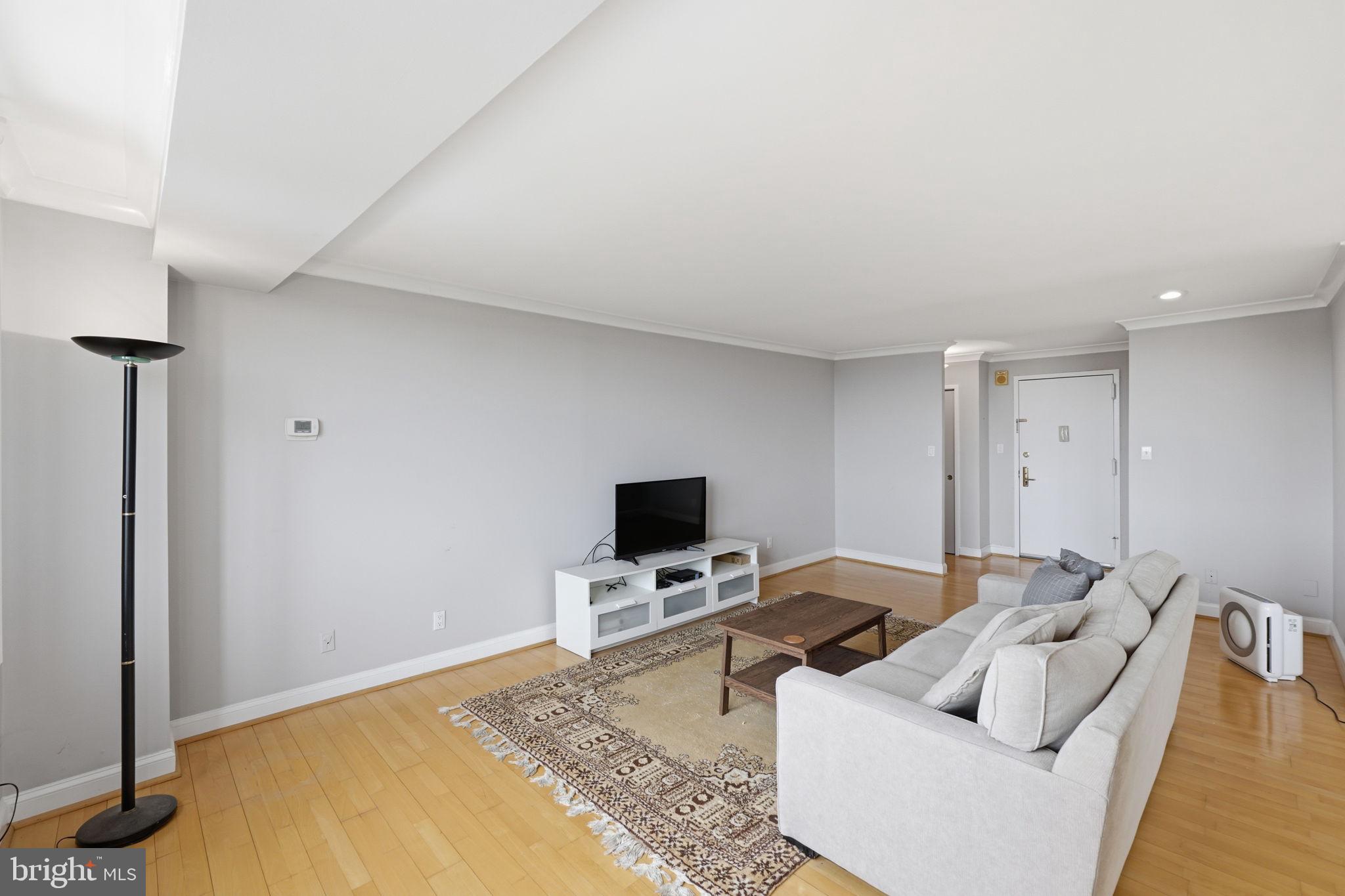 PROMENADE TOWERS - Residential