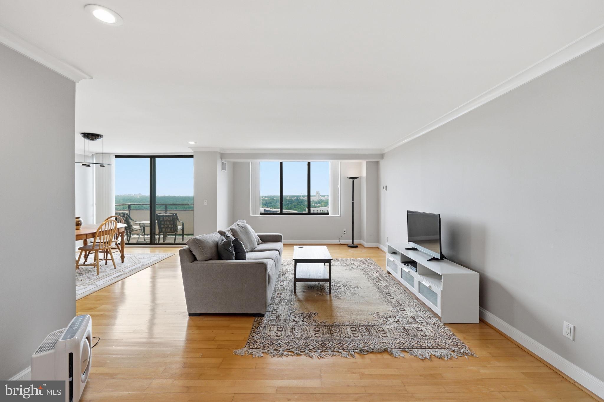 PROMENADE TOWERS - Residential