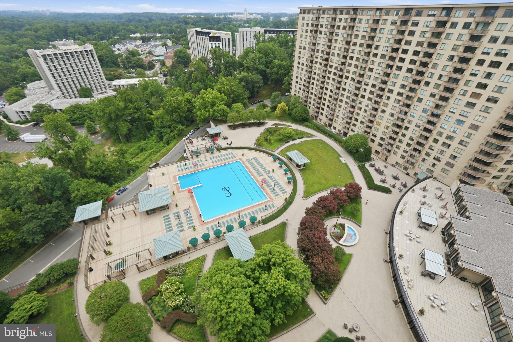PROMENADE TOWERS - Residential