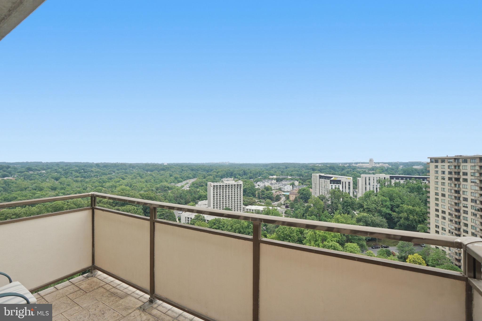 PROMENADE TOWERS - Residential