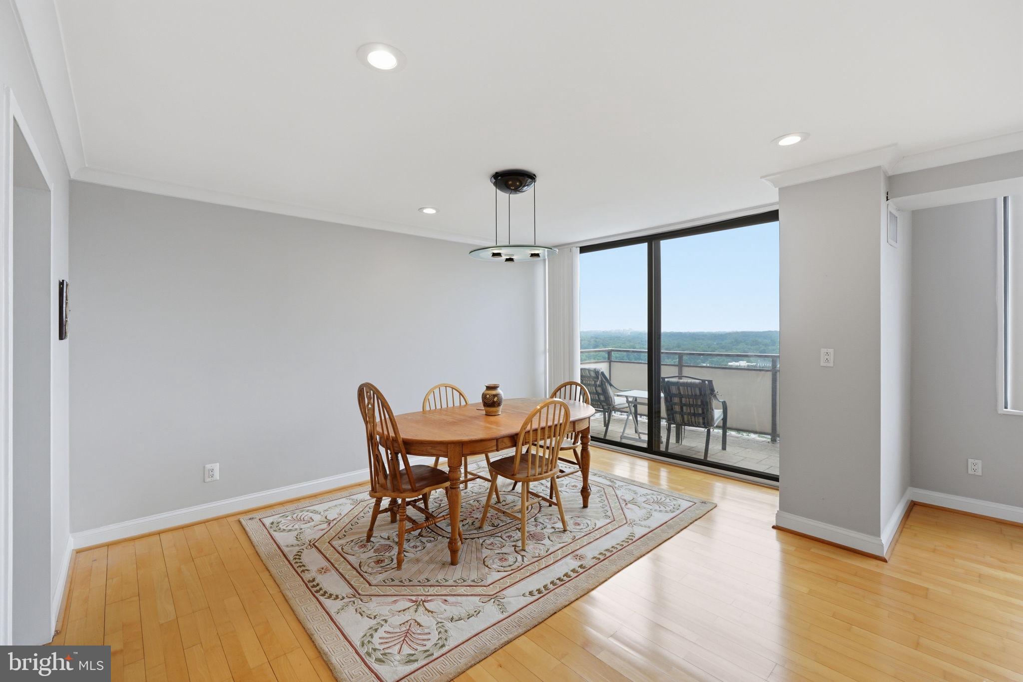 PROMENADE TOWERS - Residential