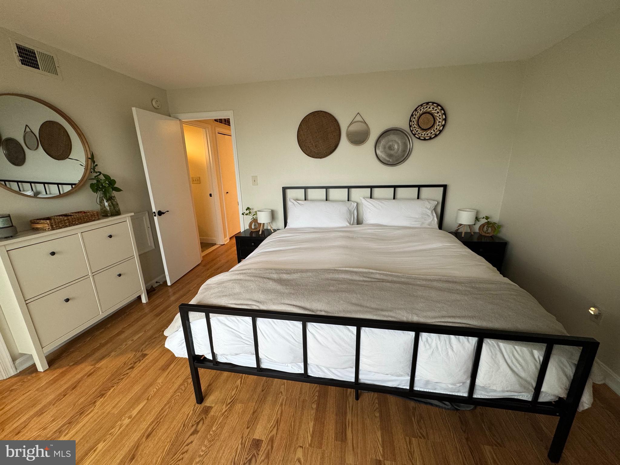 QUEENS LANDING - Residential