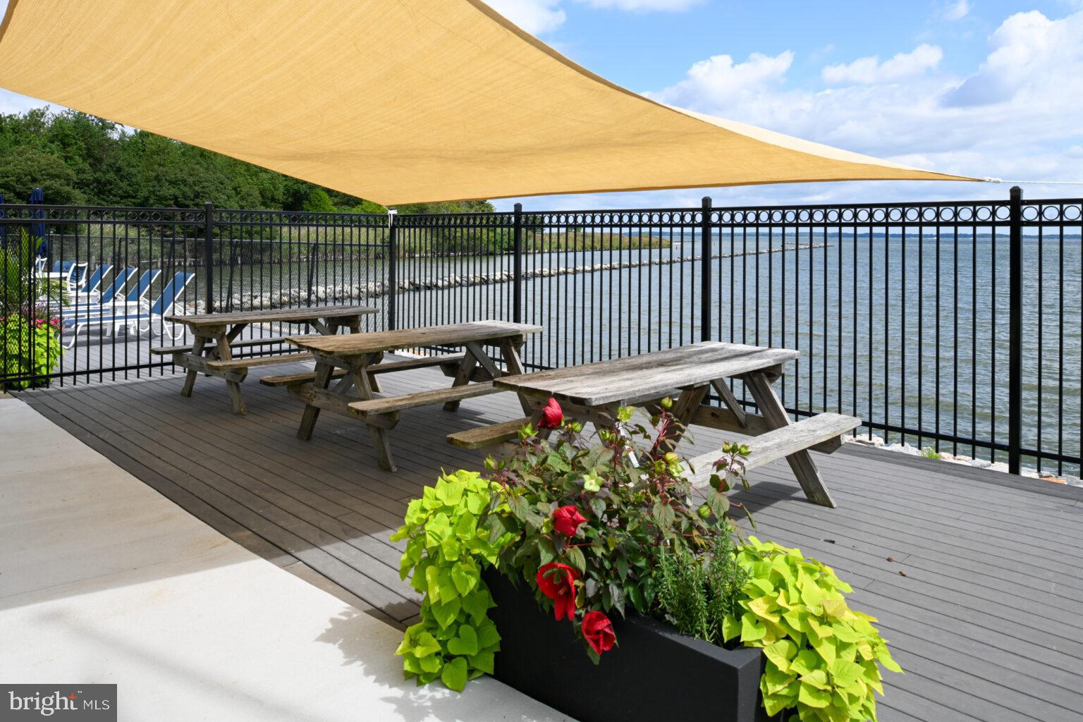 QUEENS LANDING - Residential