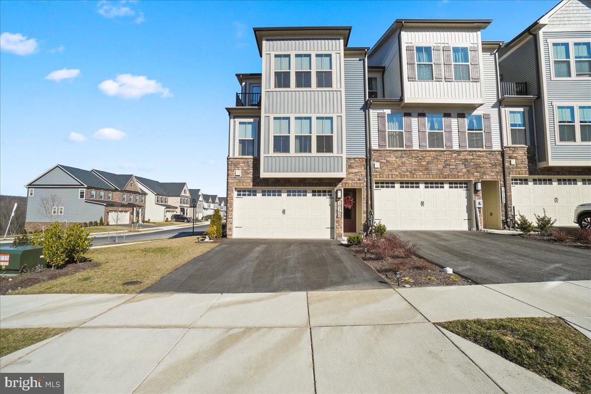 LAKE LINGANORE TOWN CENTER - Residential