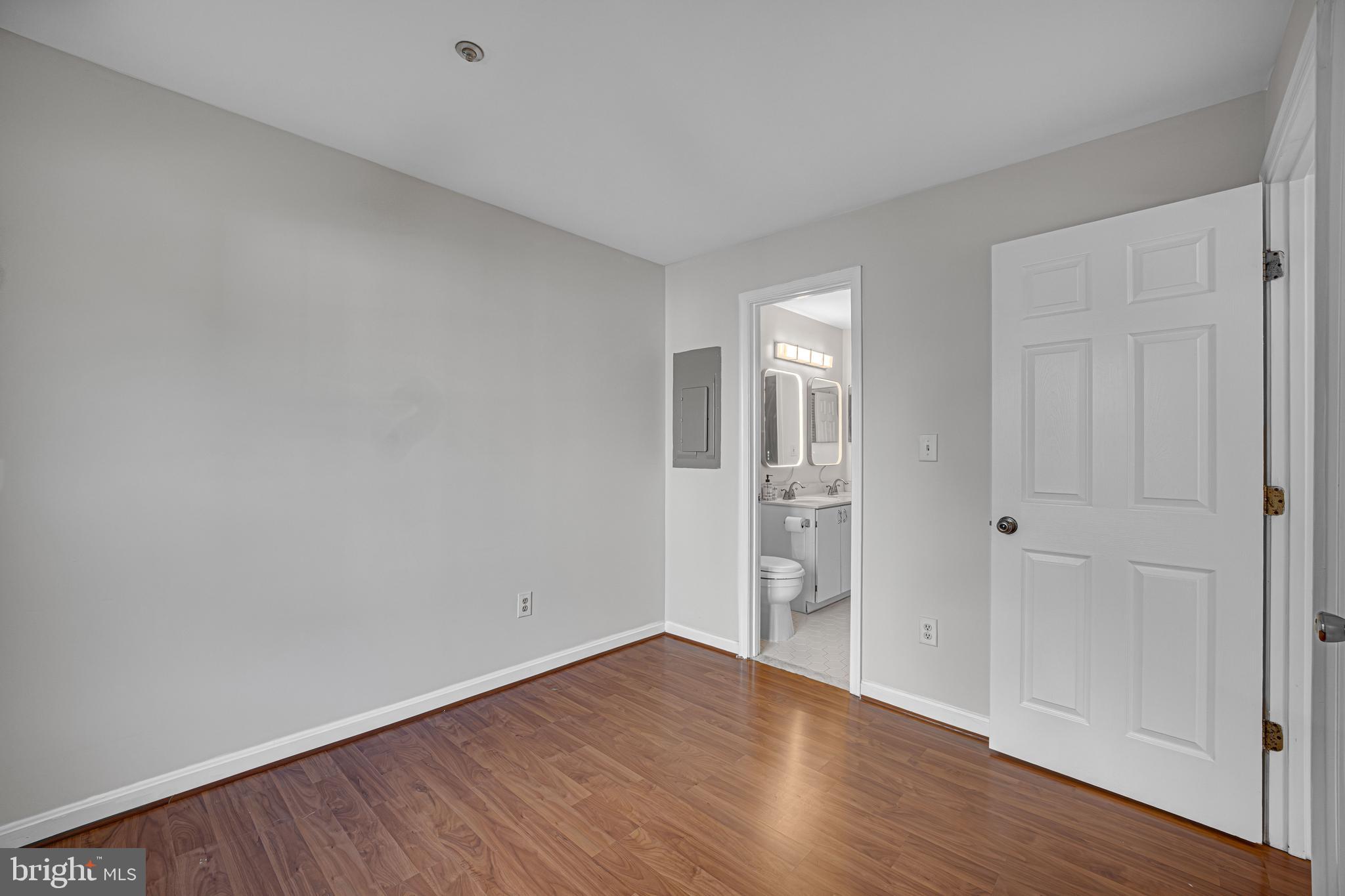 VISTAS AT WASHINGTONIAN WOODS - Residential