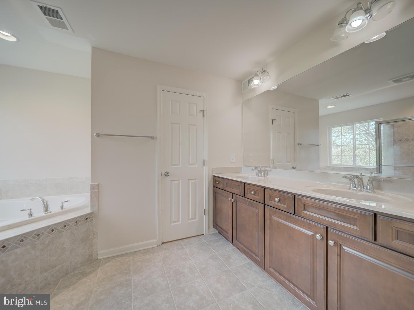CASCADES PLACE CONDOMINIUM - Residential Lease