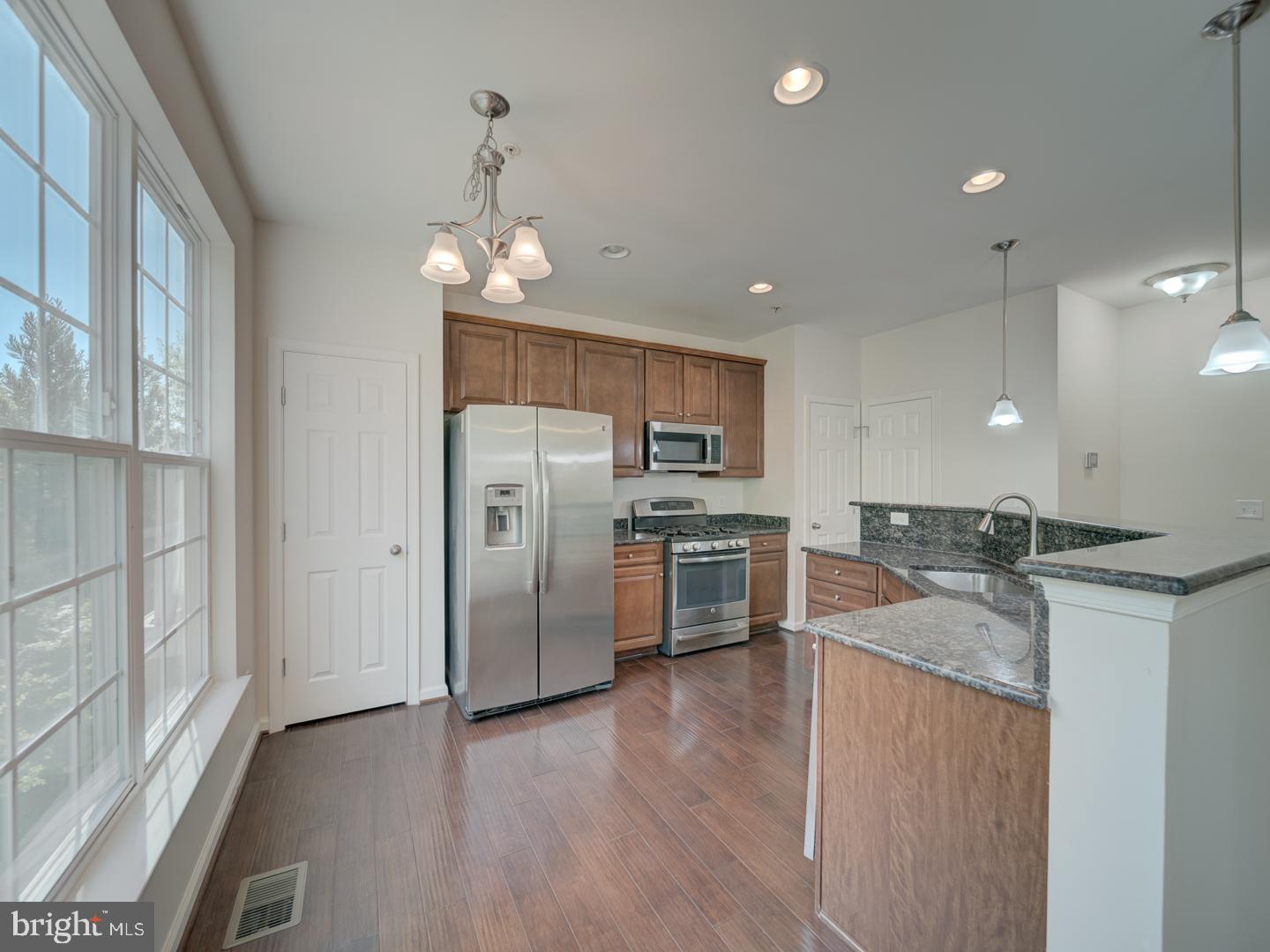 CASCADES PLACE CONDOMINIUM - Residential Lease