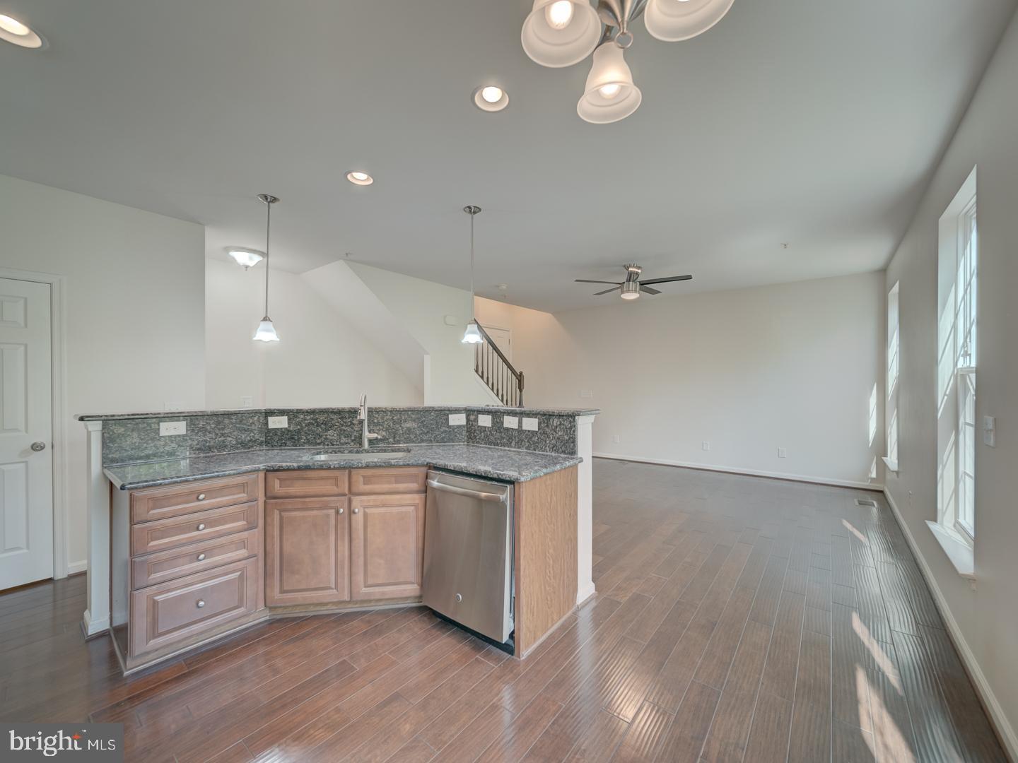 CASCADES PLACE CONDOMINIUM - Residential Lease