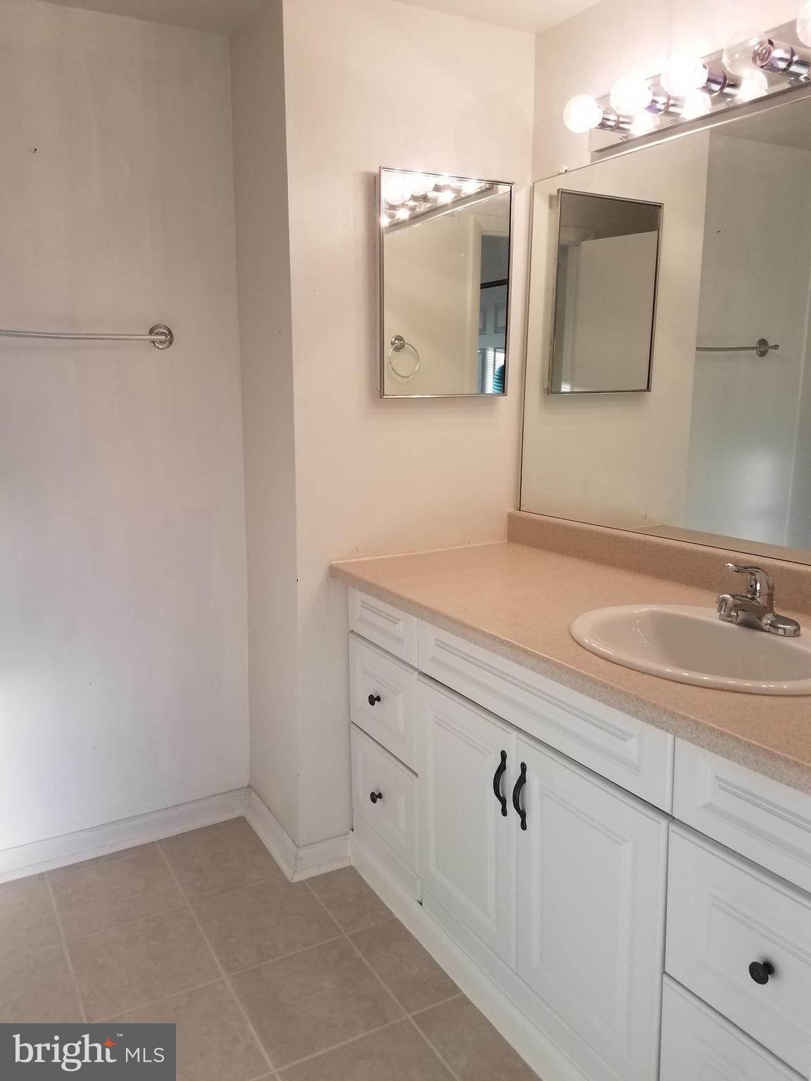 ROSSMOOR MUTUAL #7 - Residential Lease
