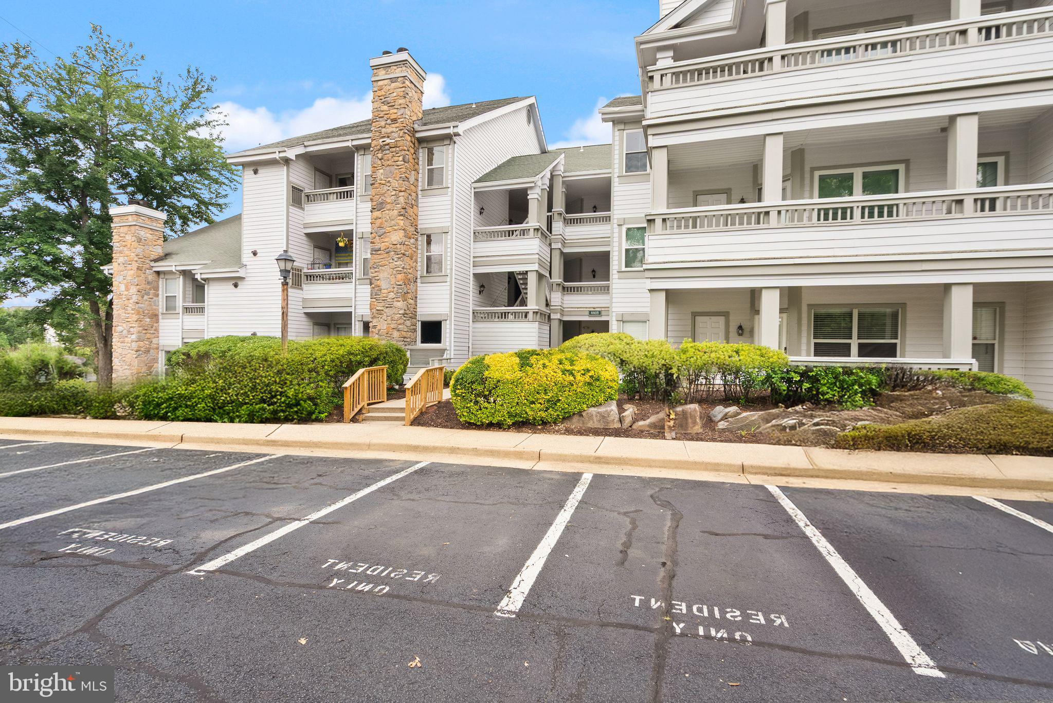 STONECROFT CONDO - Residential