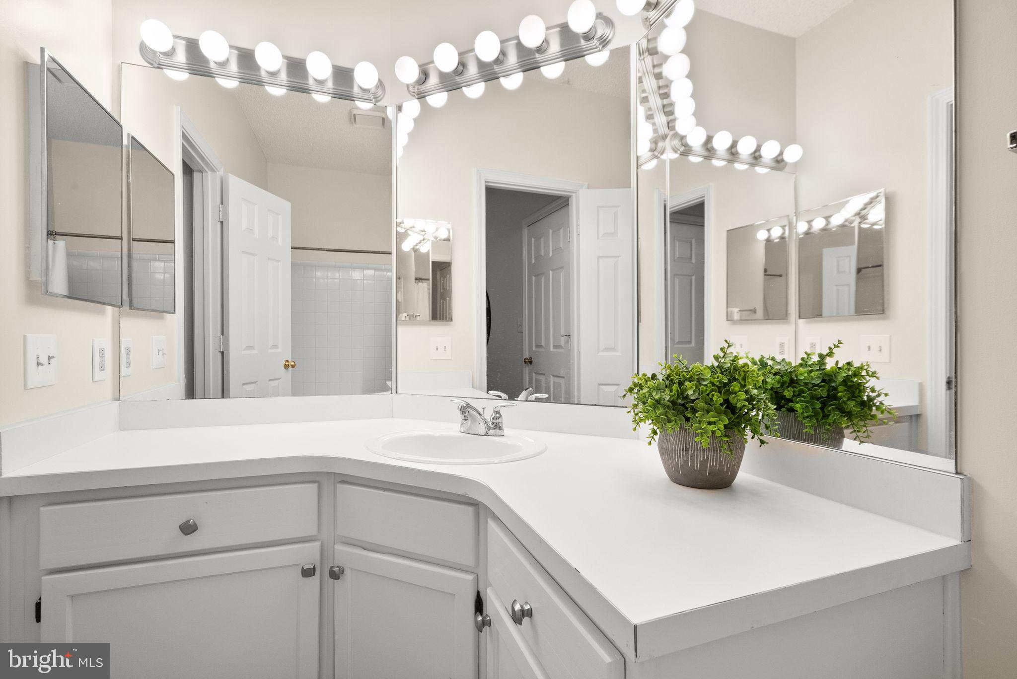 STONECROFT CONDO - Residential