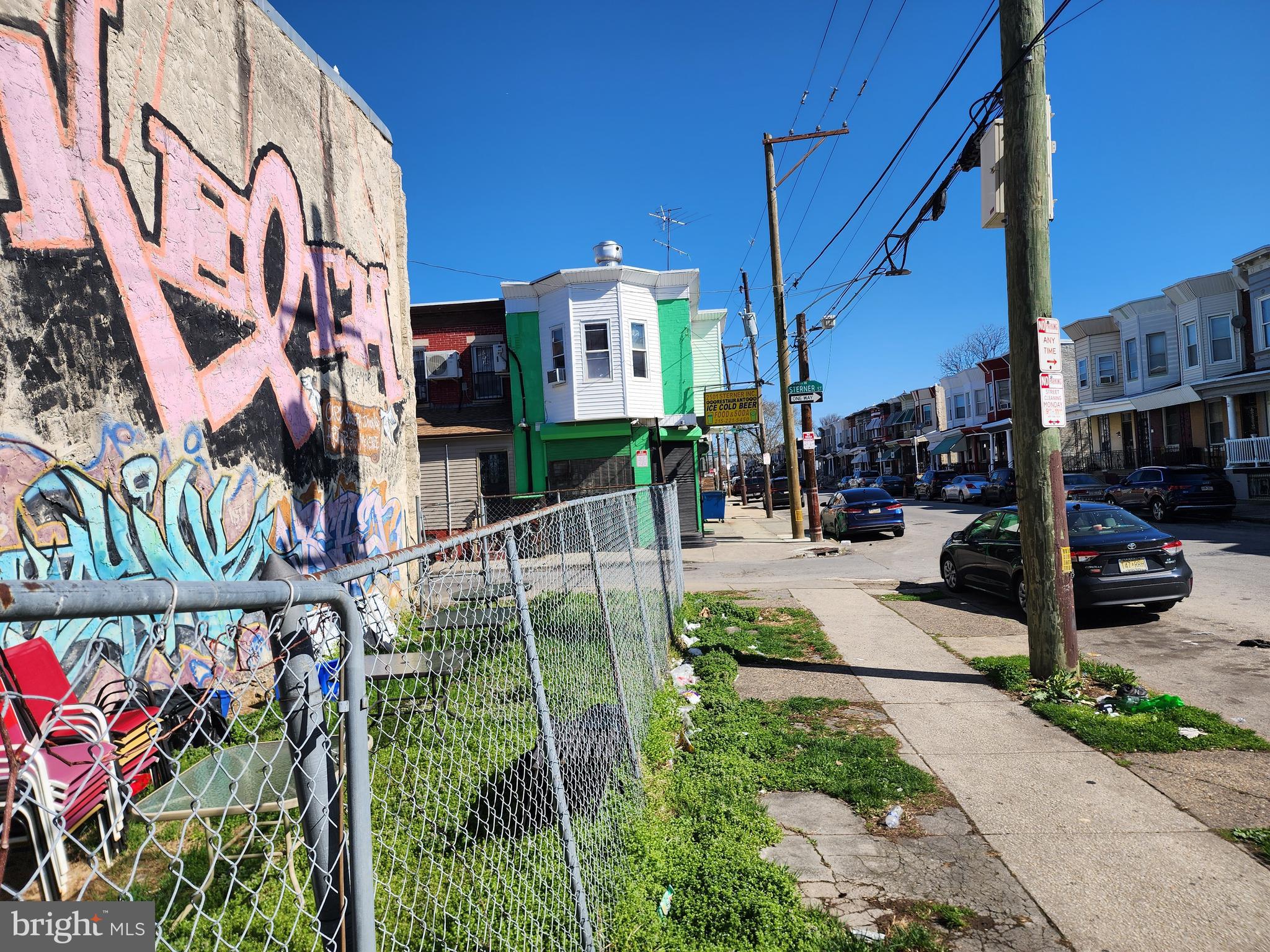 STRAWBERRY MANSION - Land