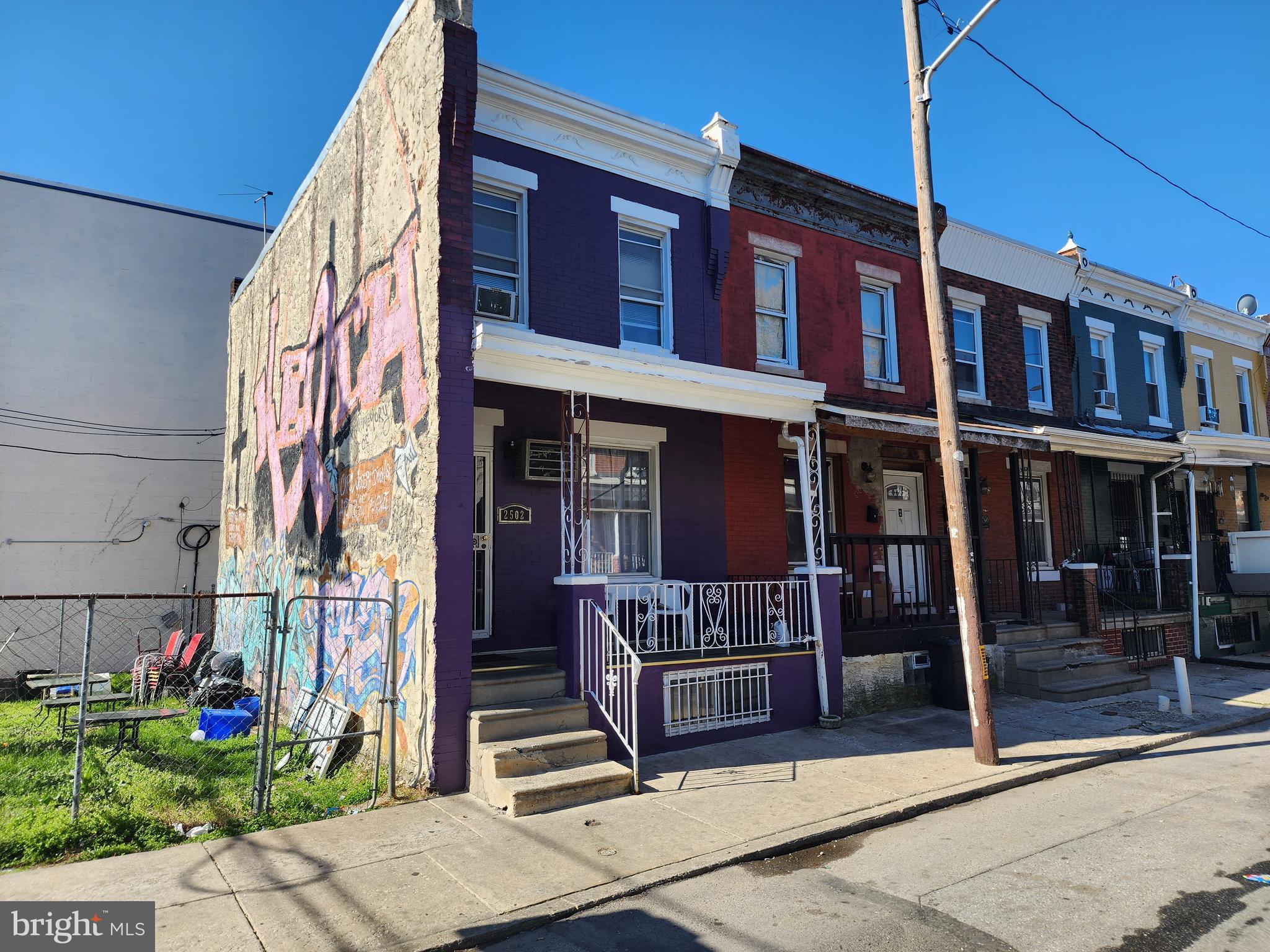 STRAWBERRY MANSION - Land