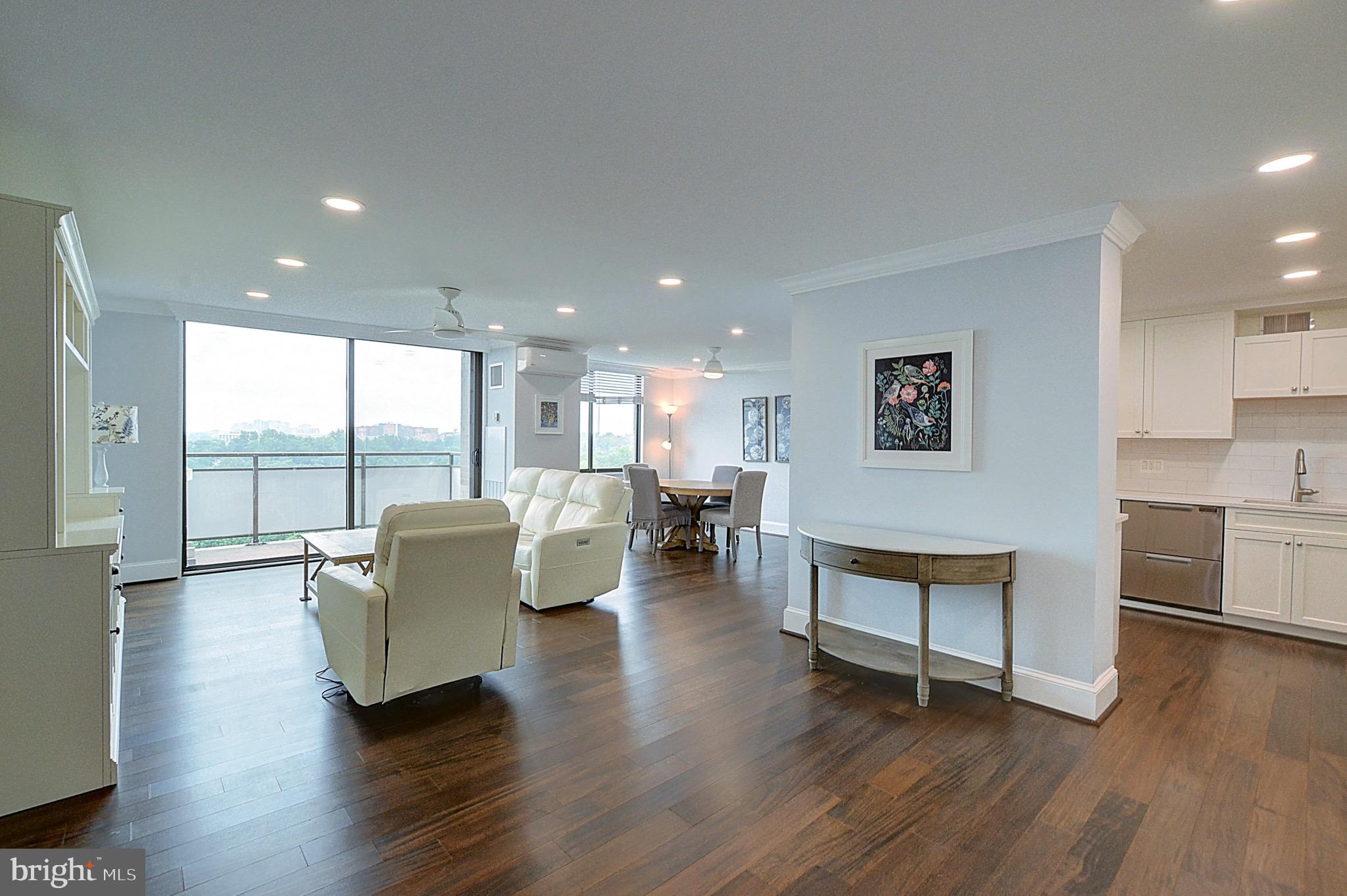 PROMENADE TOWERS - Residential