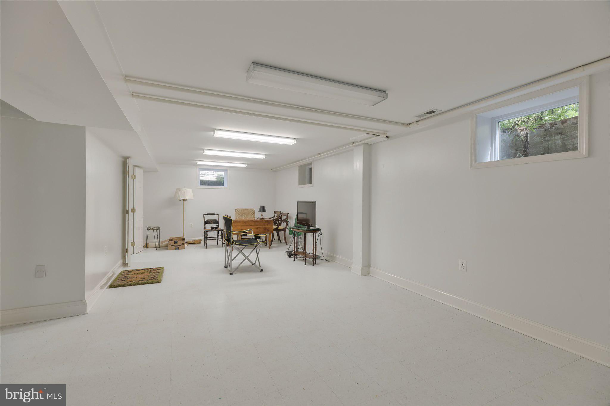 COUNTRY ACRES - Residential