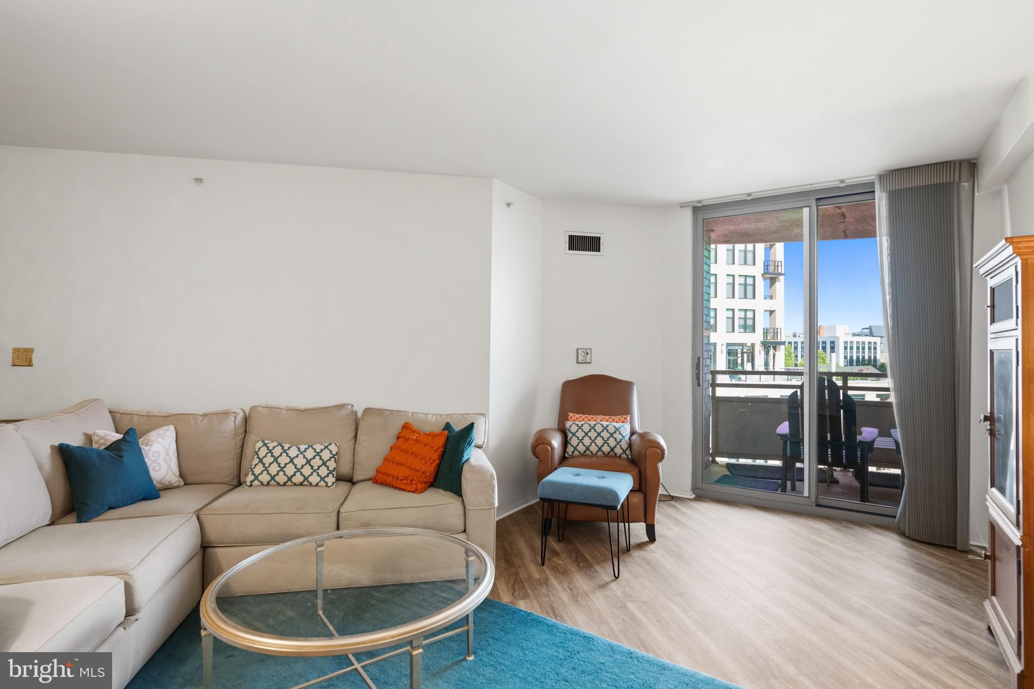CRESCENT PLAZA - Residential