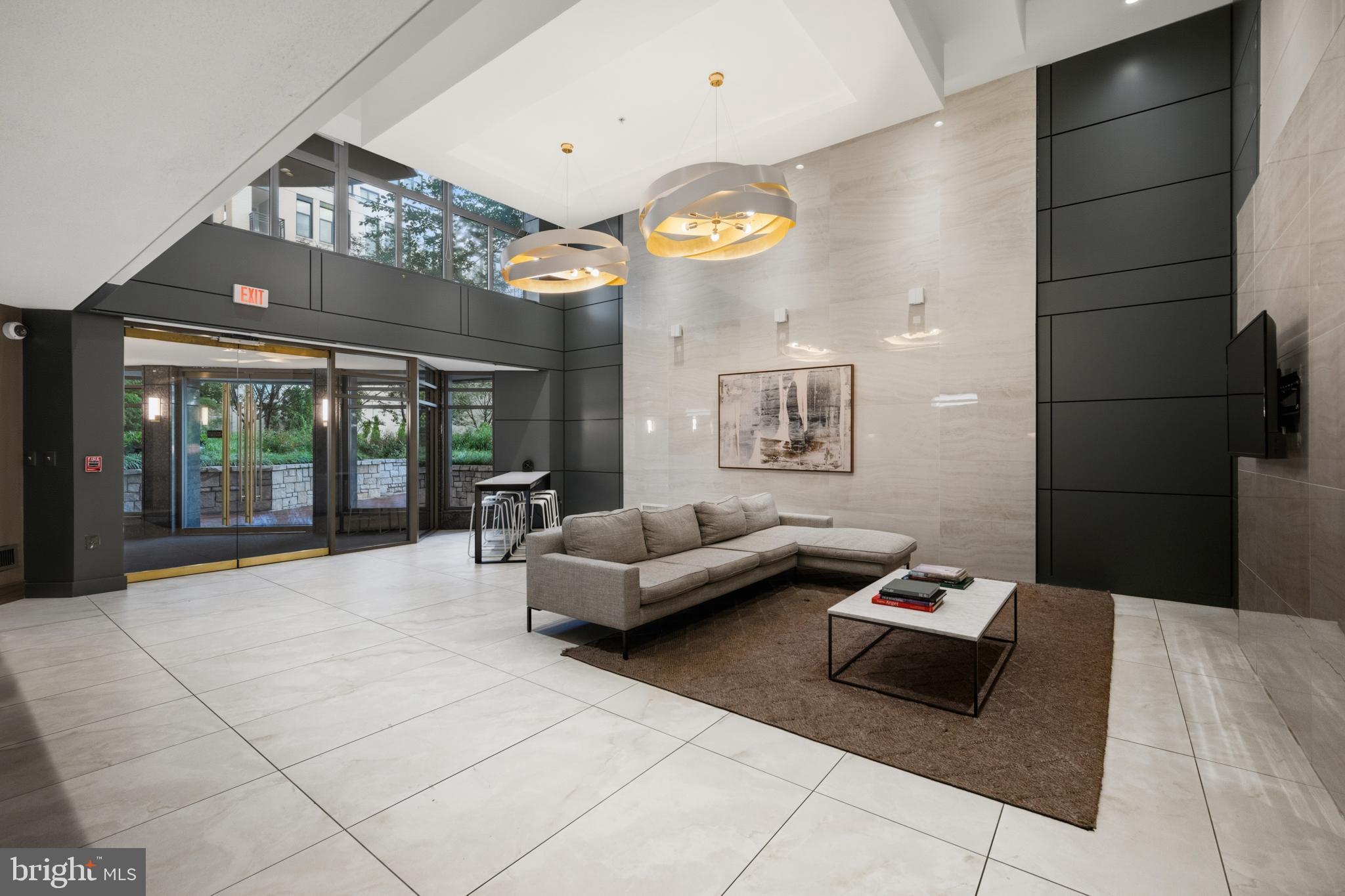 CRESCENT PLAZA - Residential