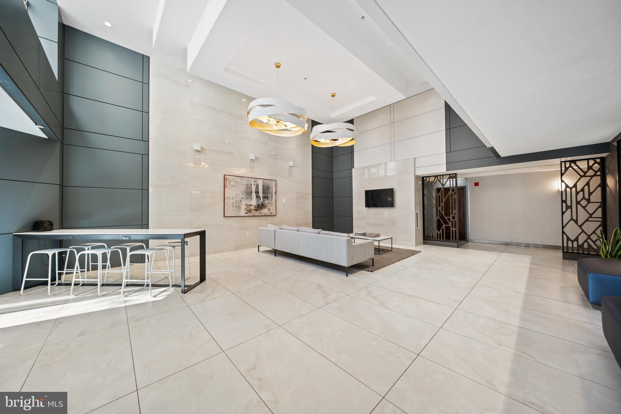 CRESCENT PLAZA - Residential