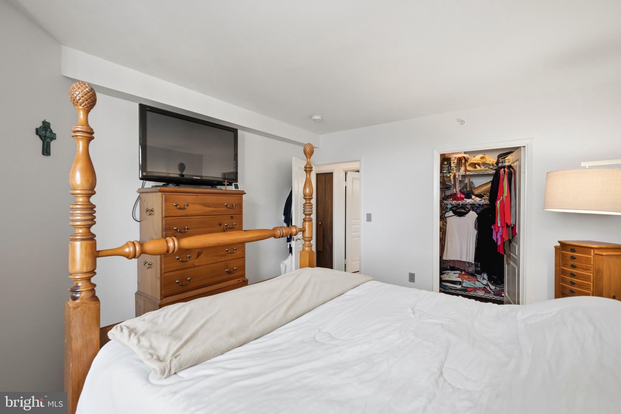 CRESCENT PLAZA - Residential