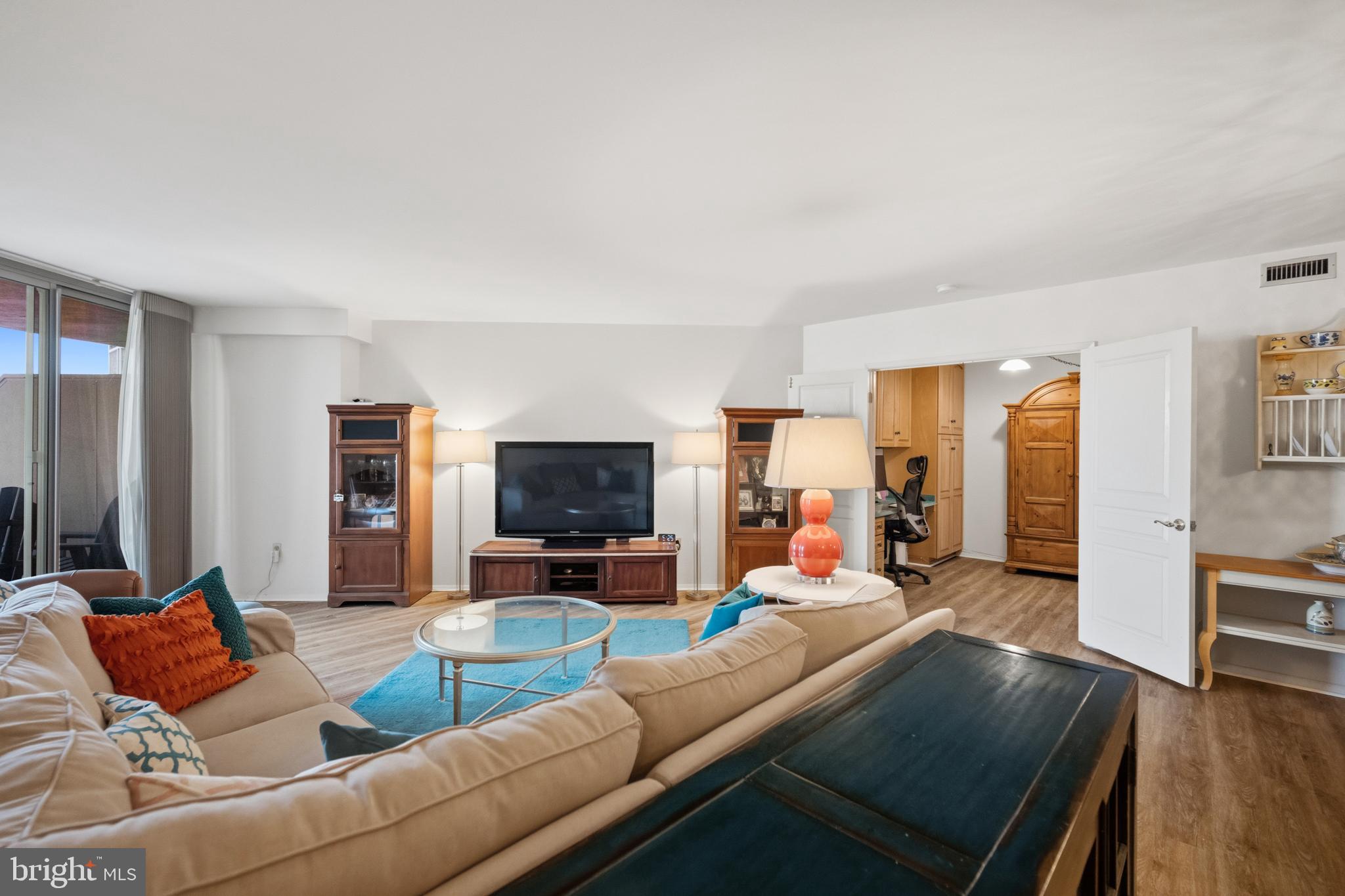 CRESCENT PLAZA - Residential