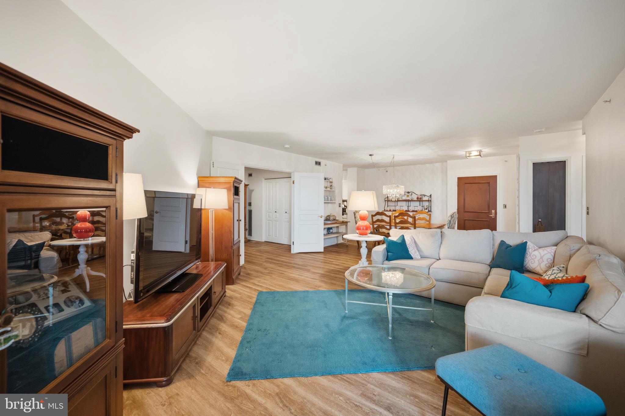 CRESCENT PLAZA - Residential