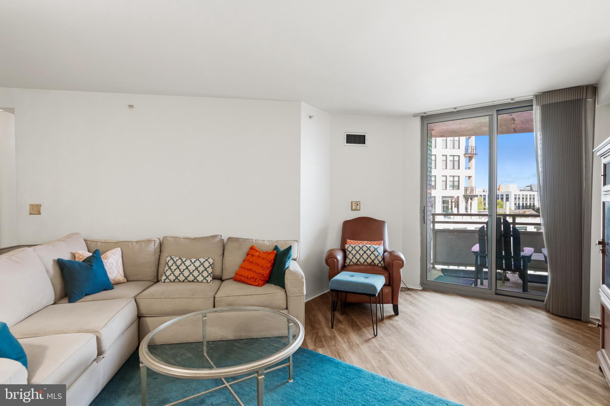 CRESCENT PLAZA - Residential