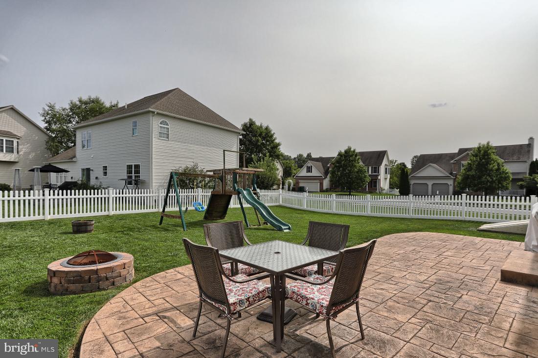 STONE KNOLL - Residential