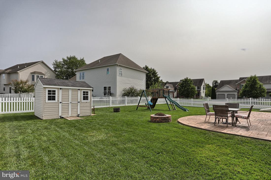 STONE KNOLL - Residential