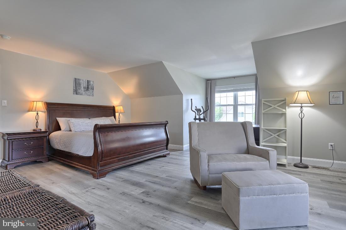 STONE KNOLL - Residential