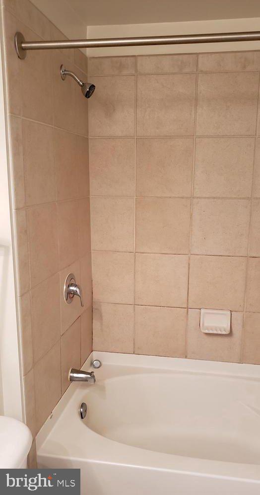 CLARENDON - Residential Lease