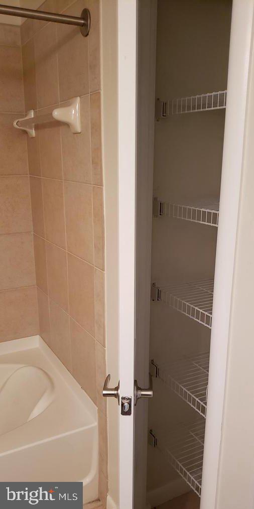 CLARENDON - Residential Lease