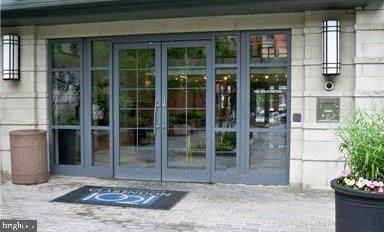CLARENDON - Residential Lease