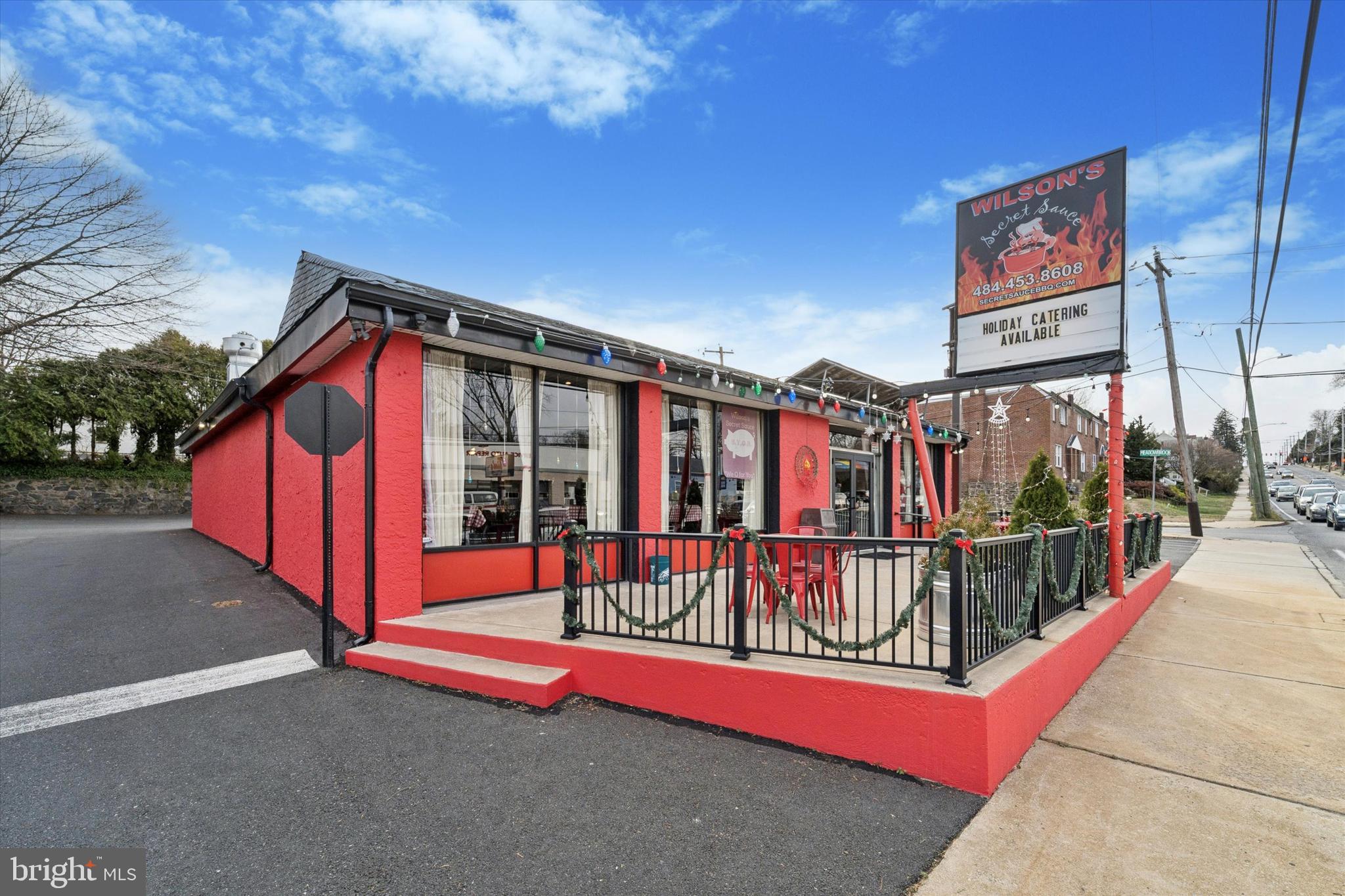 265 E Township Line Rd, Upper Darby, PA – Former Wilson’s Secret Sauce 
Fully renovated 2,914 SF freestanding restaurant at the Upper Darby/Havertown border, previously home to the award-winning Wilson’s Secret Sauce BBQ and recently featured on Gordon Ramsay’s Secret Service (S1E6 “Wilson’s Secret Sauce”). The building offers a turnkey, second-generation restaurant layout with updated interiors, strong street visibility, and nonstop traffic along Township Line Road.
Perfect for BBQ, fast casual, full-service dining, or a new concept looking to drop into a proven, media-recognized location. A rare move-in-ready restaurant opportunity in Delco’s busiest retail corridor.