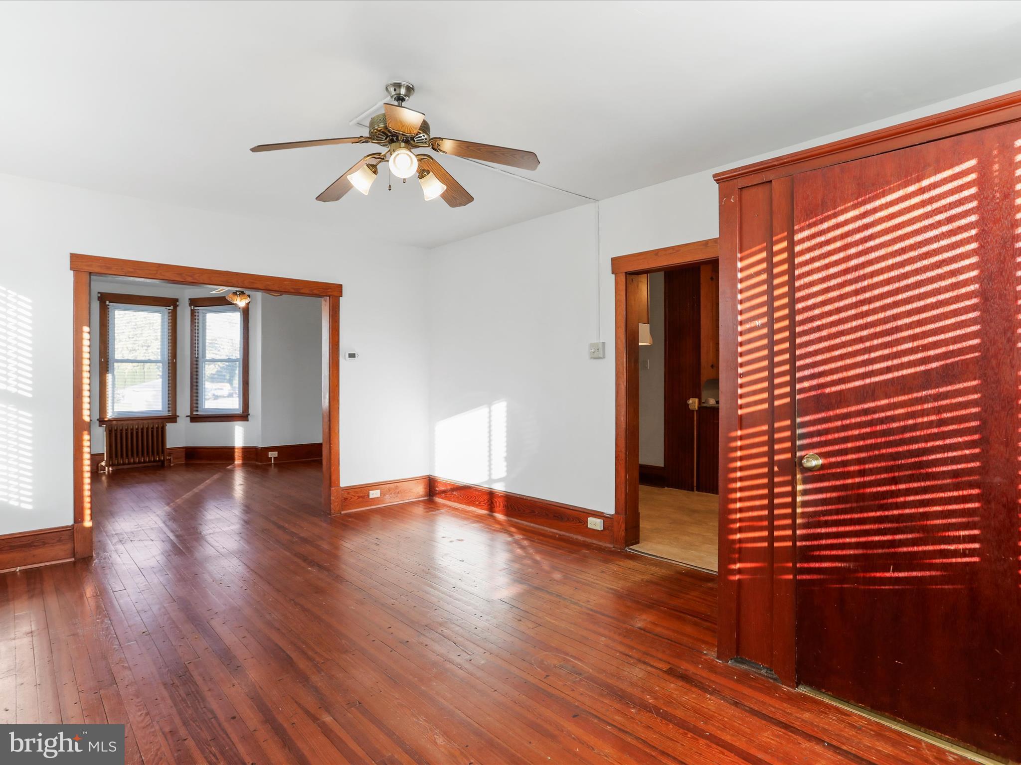 MAUGANSVILLE - Residential