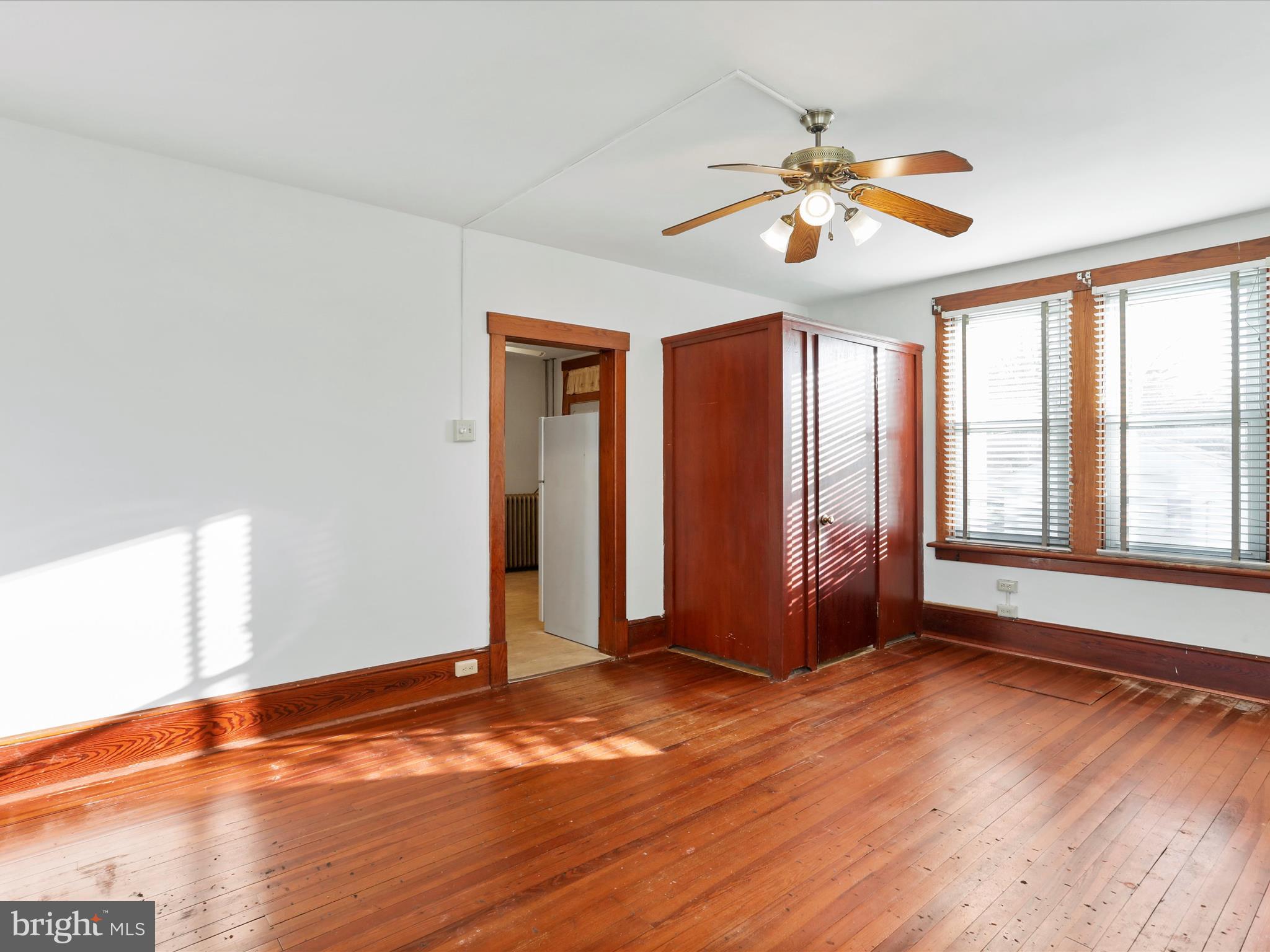 MAUGANSVILLE - Residential