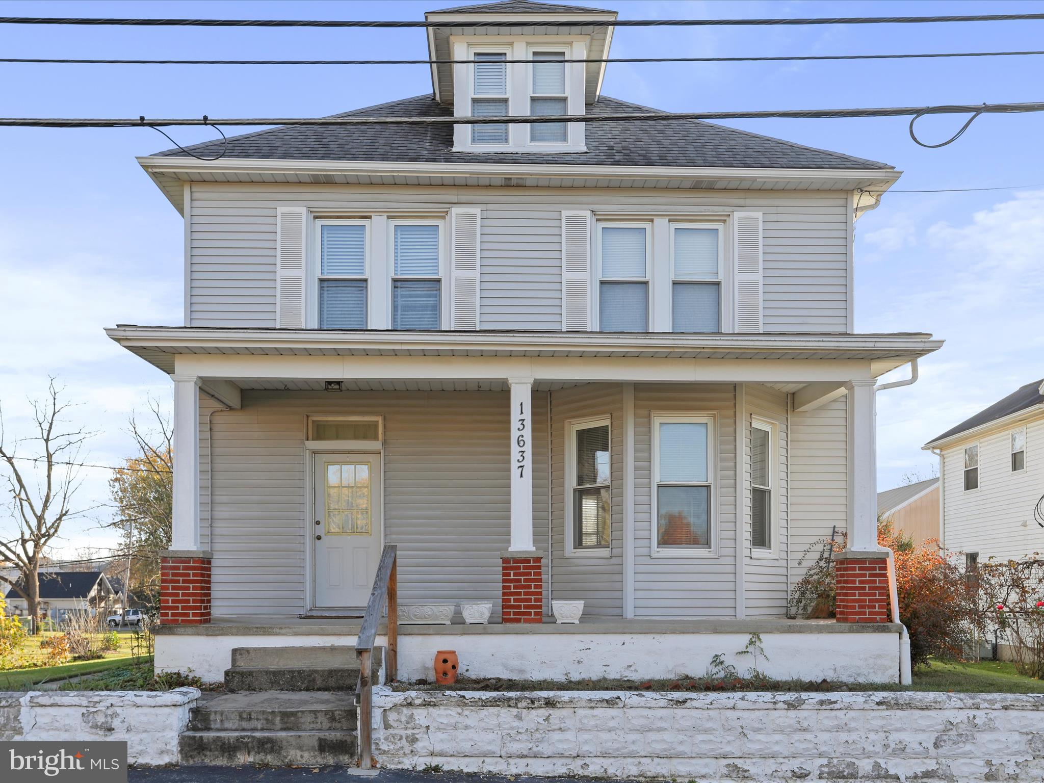 MAUGANSVILLE - Residential