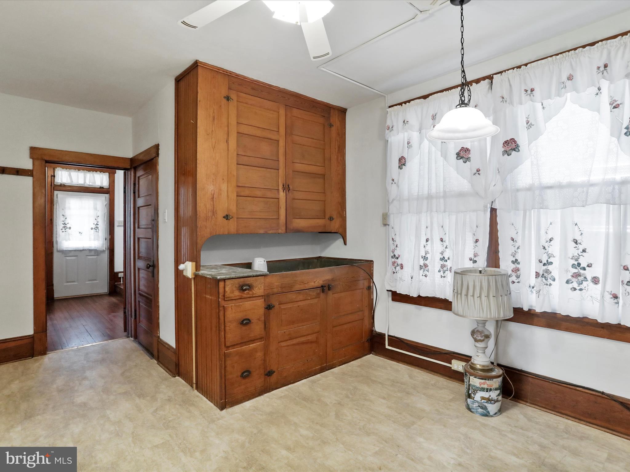 MAUGANSVILLE - Residential