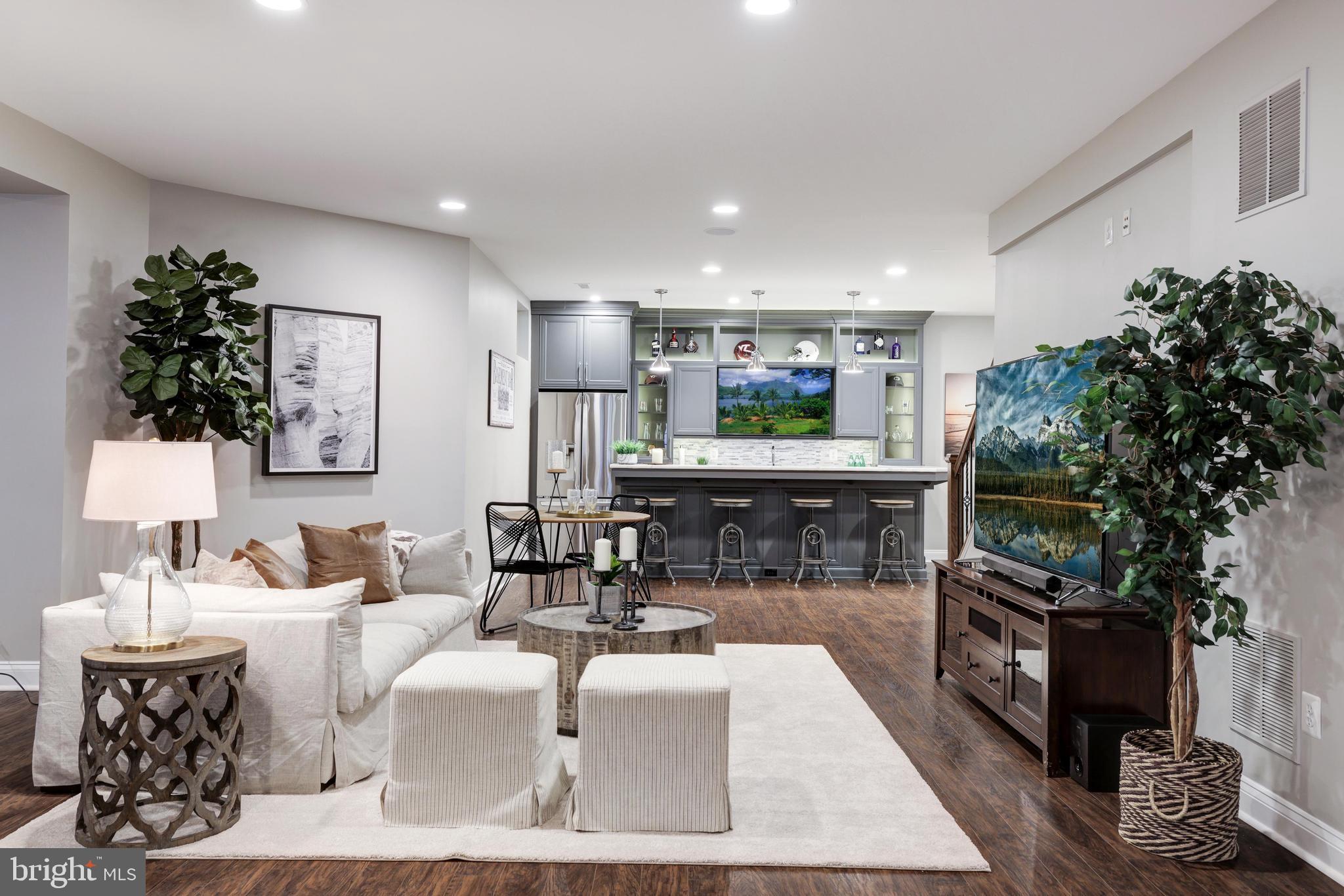 RIVER CREEK - Residential