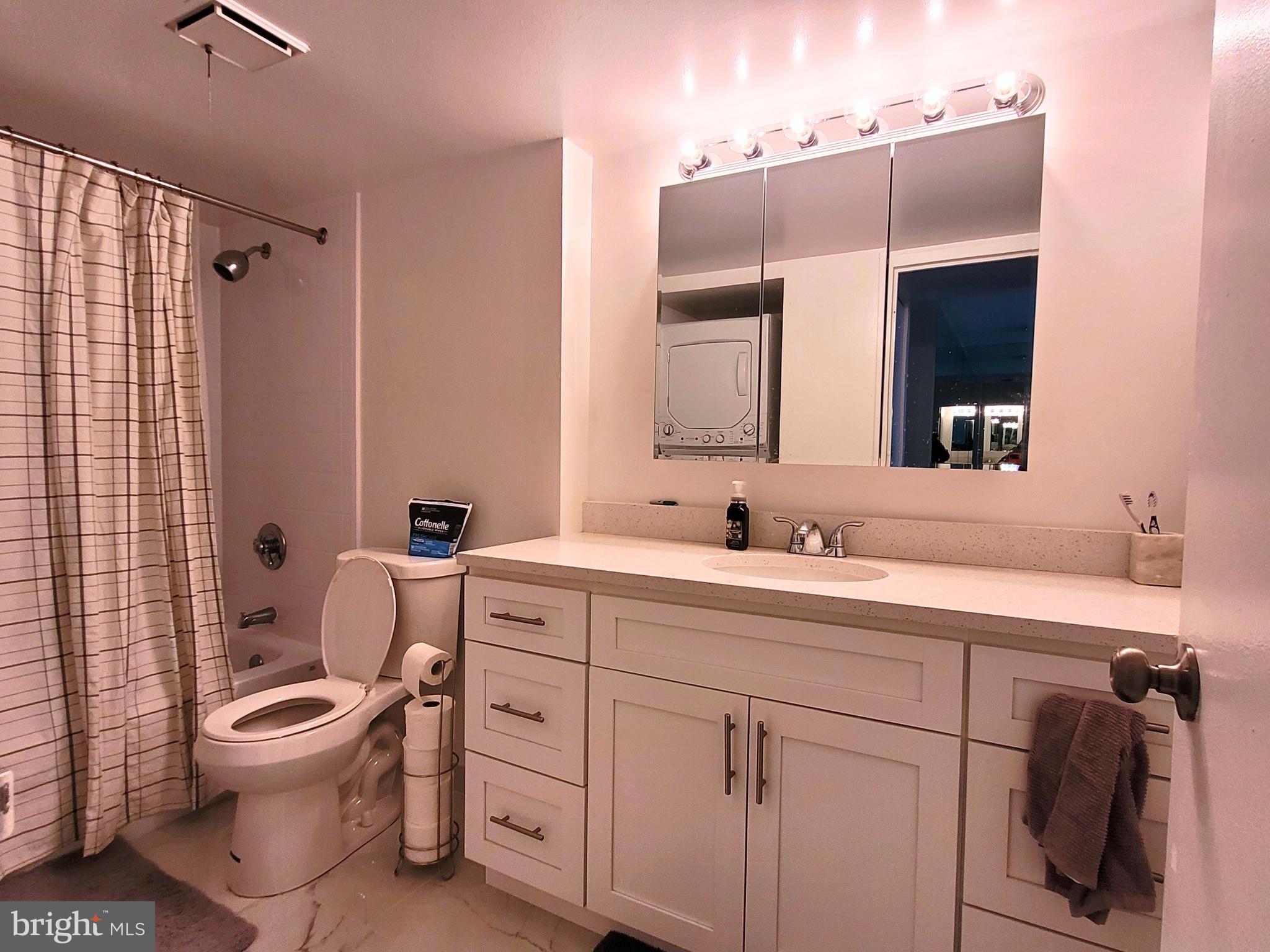 AVENUE OF THE ARTS - Residential Lease