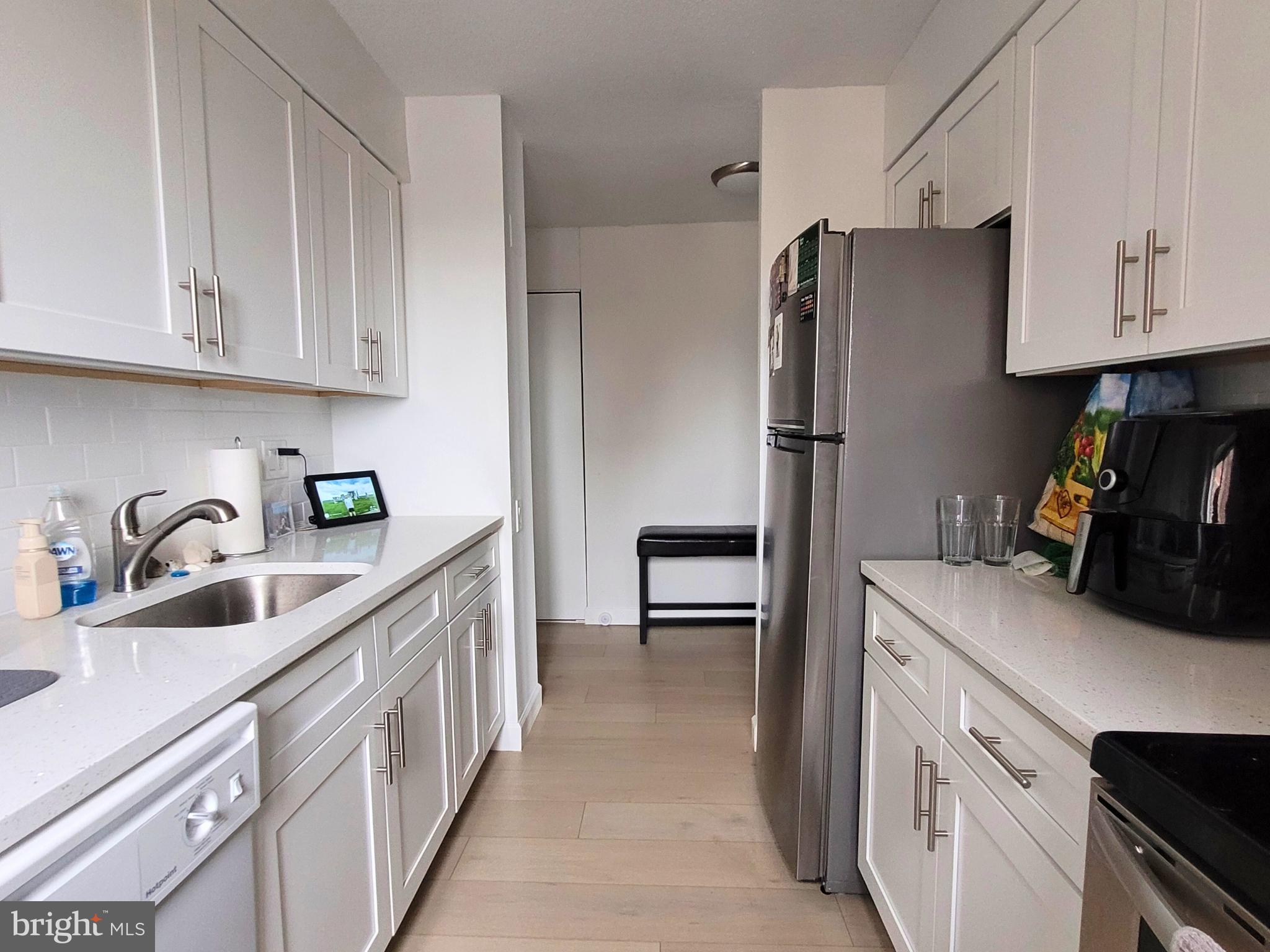 AVENUE OF THE ARTS - Residential Lease