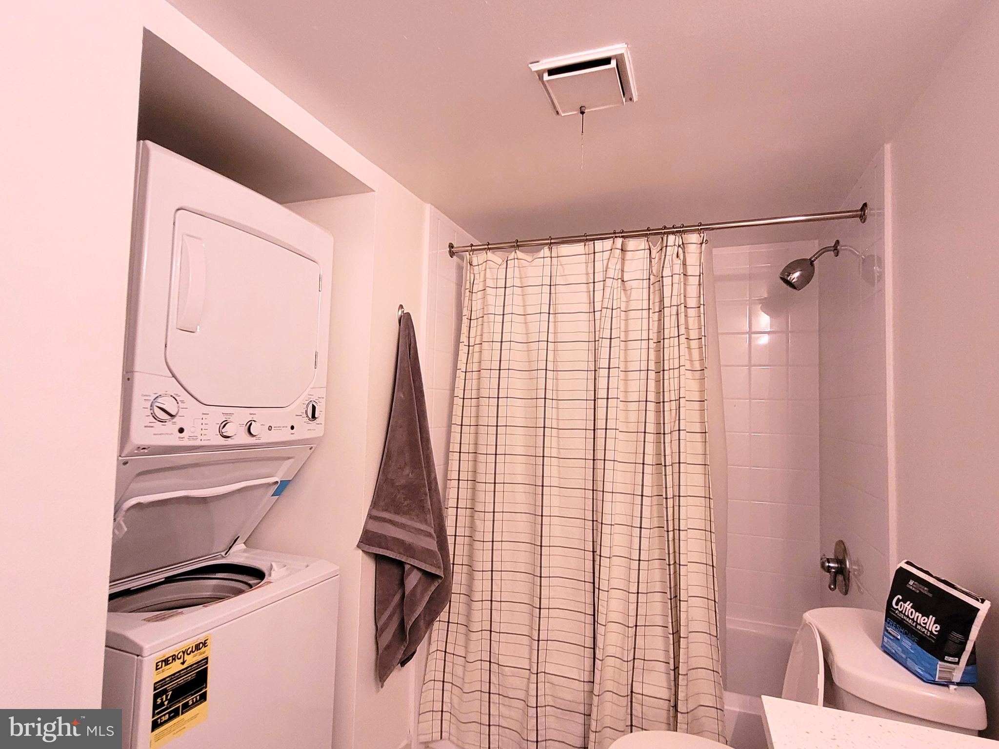 AVENUE OF THE ARTS - Residential Lease