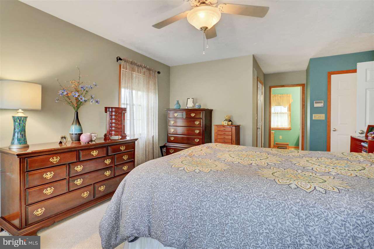LAUREL SUMMIT - Residential