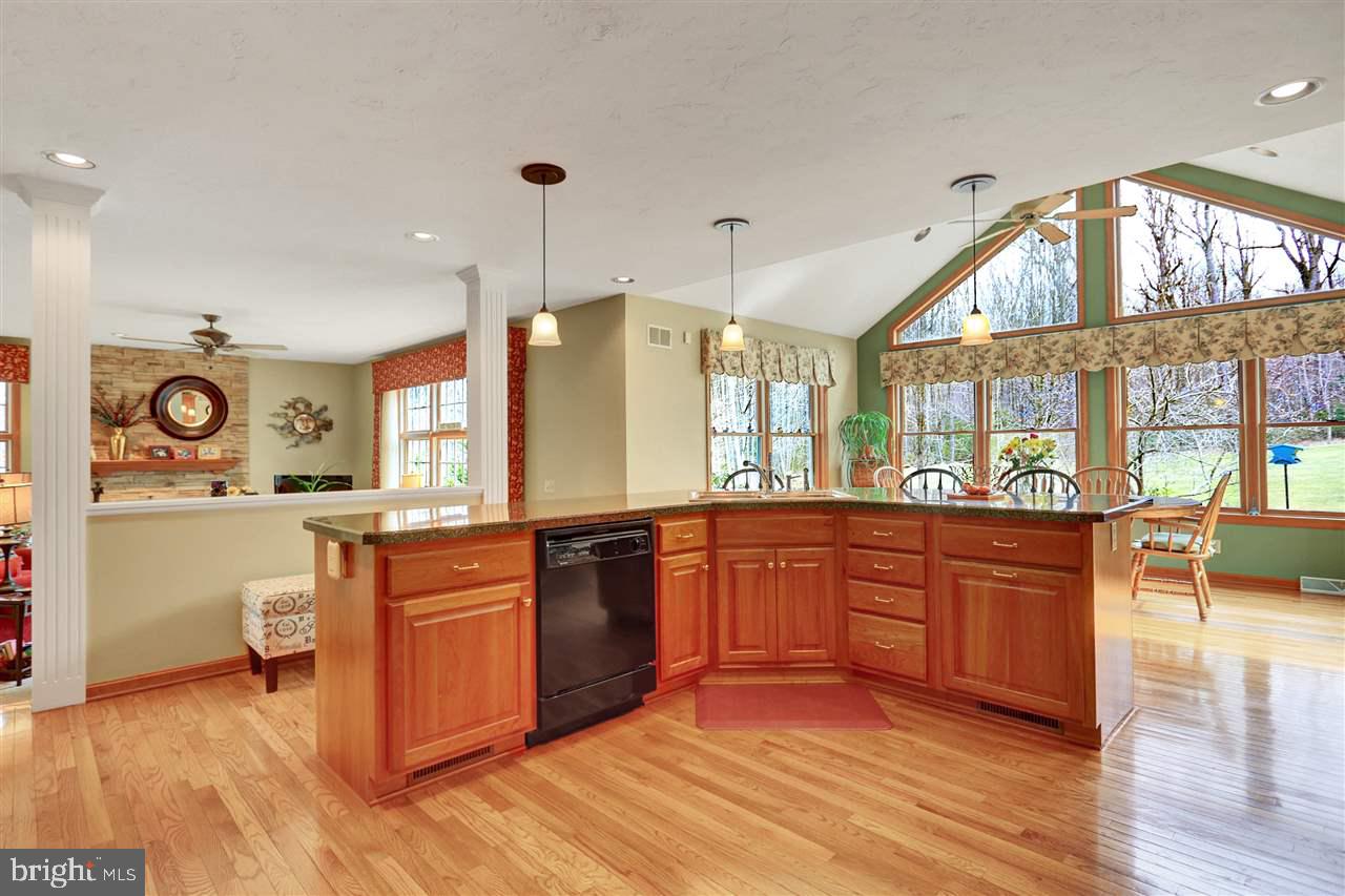 LAUREL SUMMIT - Residential