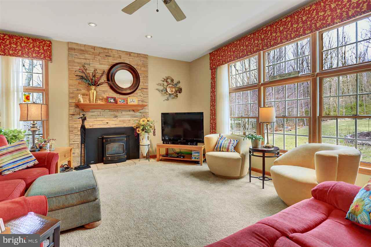 LAUREL SUMMIT - Residential